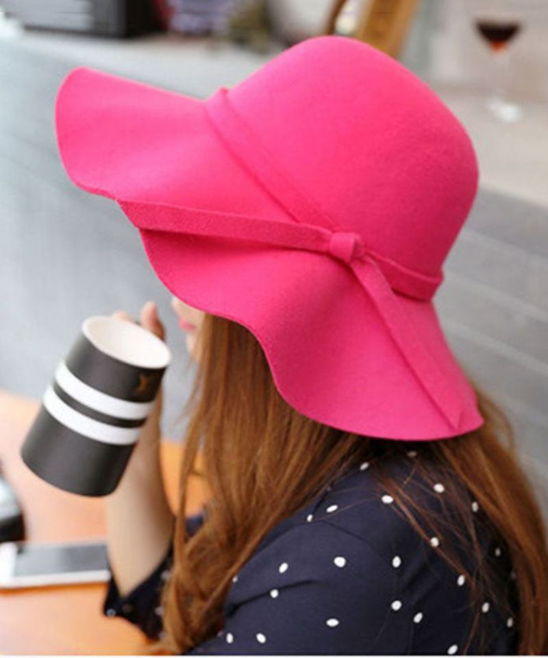 Chapeau Cloche En Laine Élégant À Bord Ondulé De Mûrier - Mûrier